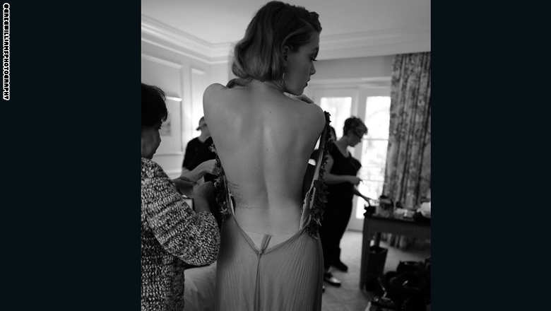 بالصور.. نظرة "خلف الكواليس" داخل حياة مشاهير هوليوود السرية