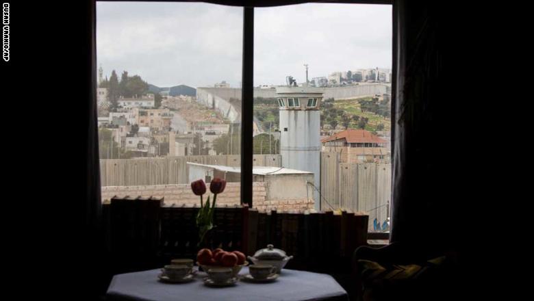 فندق من تصميم "بانكسي" يجسد الصراع الفلسطيني الإسرائيلي 5_1104