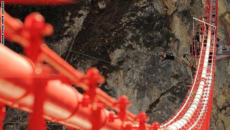 190 متراً: جسر نيوك في فال دانيفير، سويسرا هذه أخطر تجارب القفز وأكثرها