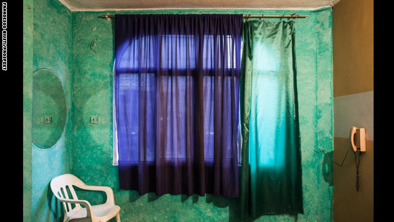 فنادق الحب تأخذ العشاق إلى أبعد ما يسافر الخيال في "غرف مخصصة" للمغامرة والتشويق