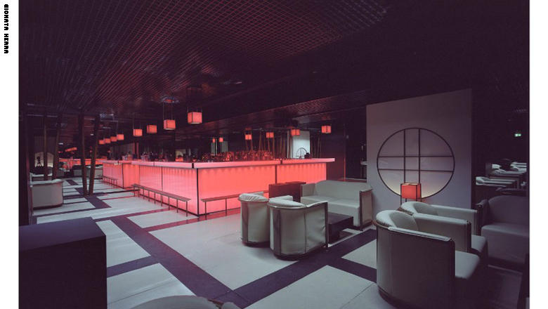 هكذا تعيش حياة عارضات الأزياء "الفاخرة" في ميلانو