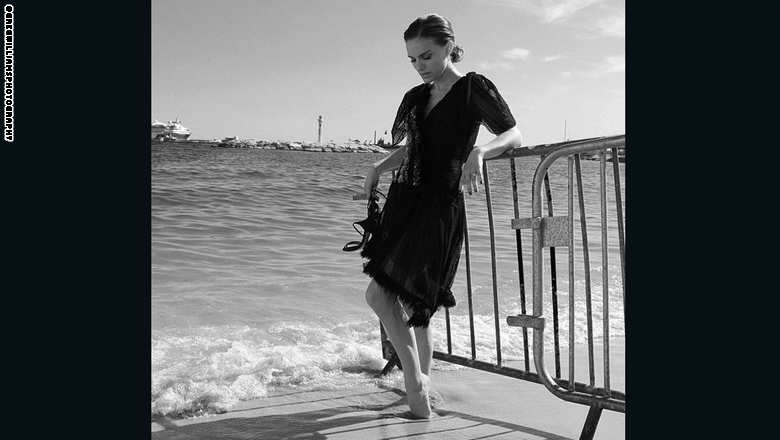 بالصور.. نظرة "خلف الكواليس" داخل حياة مشاهير هوليوود السرية