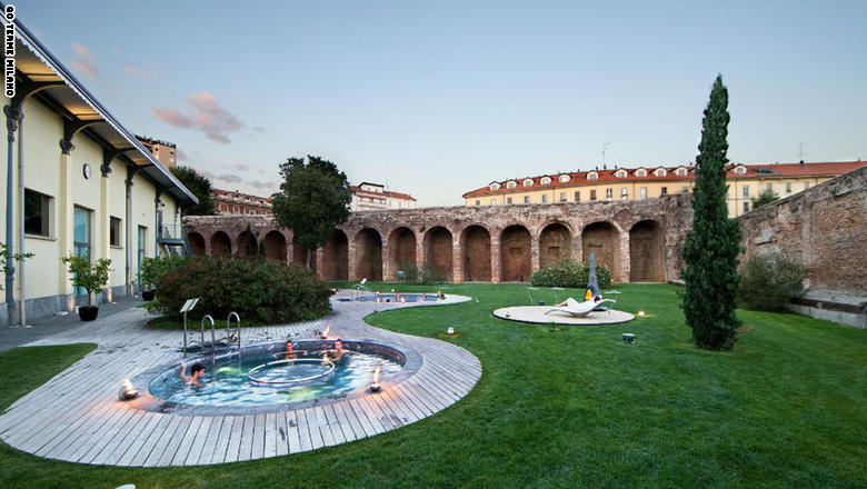 هكذا تعيش حياة عارضات الأزياء "الفاخرة" في ميلانو