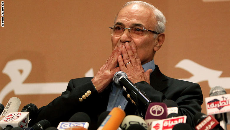 بلاغ للسلطات بعد خبر عاجل مزيف عن انقلاب يعده شفيق على السيسي الموجود بأمريكا