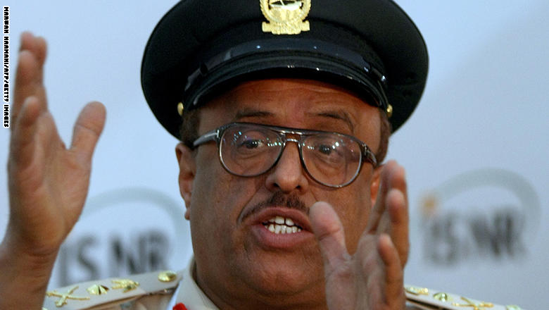 خلفان يبين الفرق بين الحصار والمقاطعة: مشكلة قطر ما تعرف تفرق