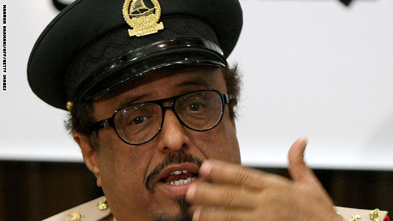 خلفان ينتقد فيصل القاسم والقرضاوي من "يملك مئات الملايين"