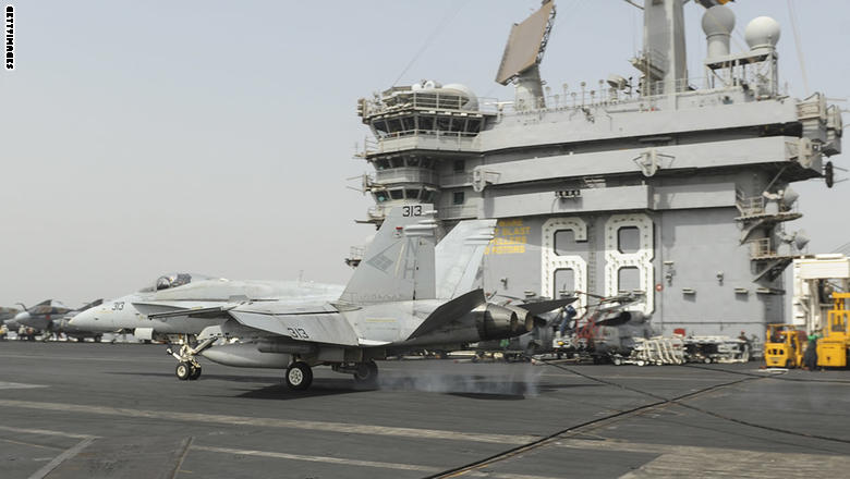 هبوط اضطراري لمقاتلة أمريكية ينتهي بـ"حادث بسيط" في مطار البحرين