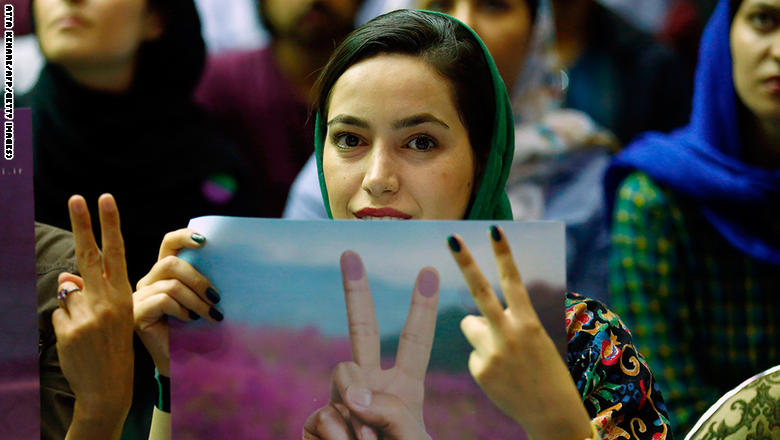 استطلاع رسمي بإيران يرجح كفة الإصلاحيين بالانتخابات ويتوقع مشاركة 67%