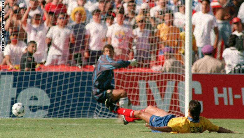 [صور] الهدف الذي قتل صاحبه .. أسوأ ذكريات كأس العالم 1994 Escobar-1