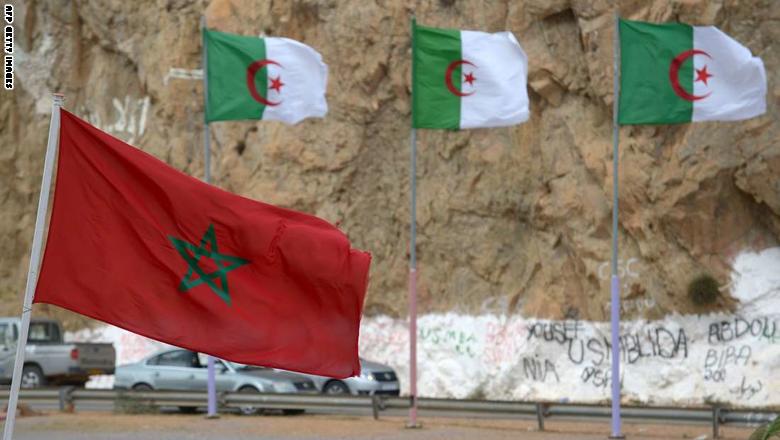 السوريون العالقون لا يزالون في مكانهم.. ومتحدث باسمهم يحمل المسؤولية للجيش المغربي